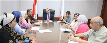 نائب محافظ سوهاج يعقد اجتماعا مع فريق مبادرة " القرية الخضراء " 