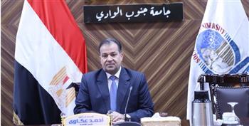 رئيس جامعة جنوب الوادي يناقش تطوير منظومة الأجهزة الطبية بالمستشفيات الجامعية