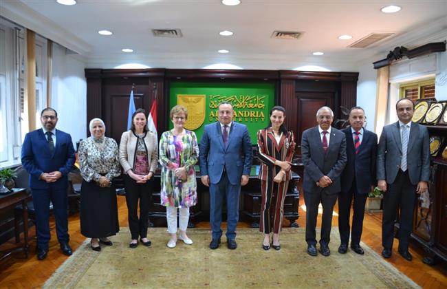 رئيس جامعة الإسكندرية يستقبل وفد جامعة إدنبرة نابير الإسكتلندية