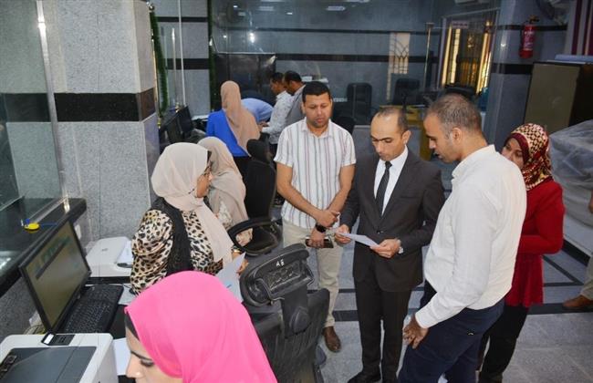نائب محافظ سوهاج يتفقد سير العمل بالمركز التكنولوجي لخدمة المواطنين