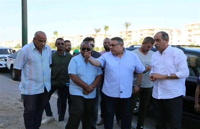 محافظ البحر الأحمر يوجه بالانتهاء من مشروع تحسين طريق مطار الغردقة الدولي