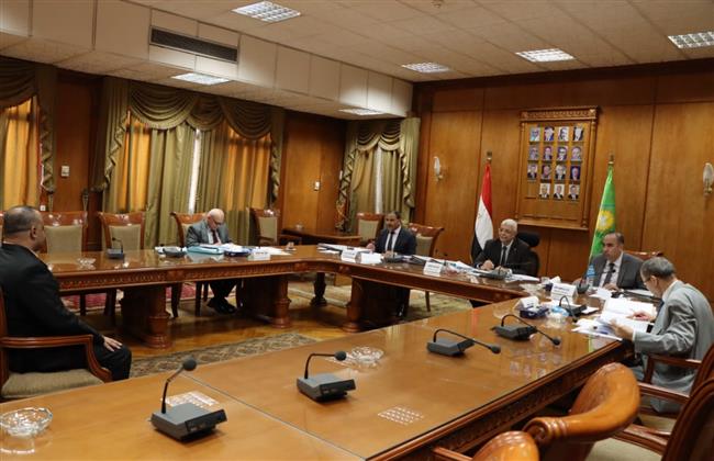 لجنة إجراء مقابلات المتقدمين على وظيفة مدير إدارة بجامعة المنوفية تستأنف عملها