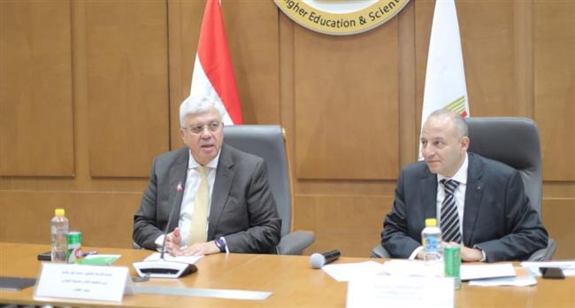 ​وزير التعليم العالي يوجه الجامعات التكنولوجية بالتوسع في الشراكة مع نظيرتها الدولية