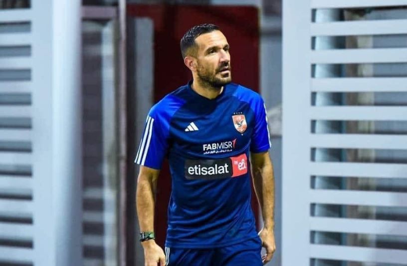 الدوري المصري.. طبيب الأهلي يكشف تطورات إصابة علي معلول