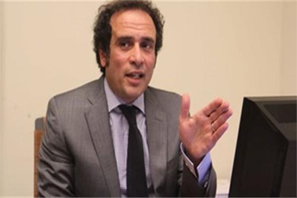 عمرو حمزاوي: الحشود العسكرية الأمريكية بالمنطقة تهدف لإبعاد إيران عن التدخل في حرب غزة