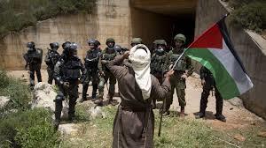  باحث من رام الله: سكان الضفة الغربية رهائن الآن في يد الاحتلال الإسرائيلي