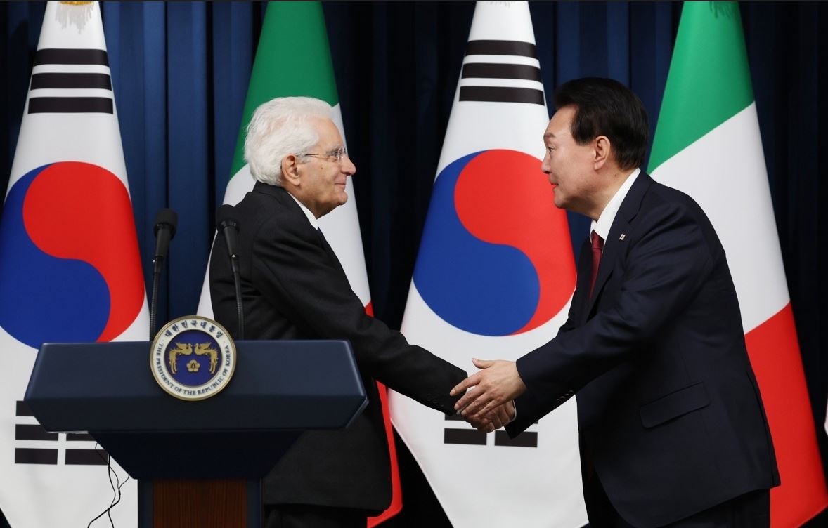 الرئيسان الإيطالي والكوري الجنوبي يتفقان على تعزيز التعاون في قطاعات التكنولوجيا المتطورة