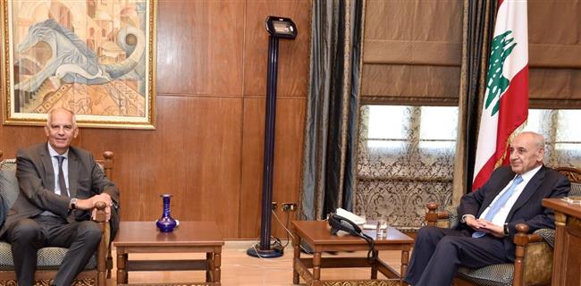 "بري" يبحث مع سفير فرنسا التصعيد الإسرائيلي بالقرى الحدودية اللبنانية