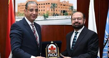 محافظ الفيوم ورئيس جامعة الأهرام الكندية يفتتحان معرض «أيادي مصر» للأشغال والحرف التراثية