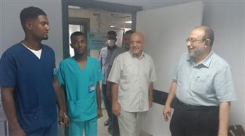 رئيس جامعة أسوان يقوم بجولة تفقدية لمتابعةالخدمة الطبية بمستشفيات الجامعة