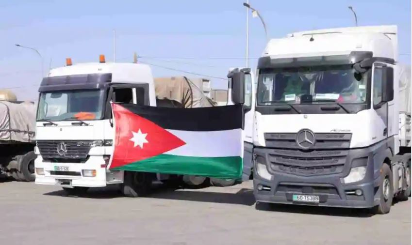 الأردن يسير 10 شاحنات قمح للفلسطينيين بالضفة الغربية