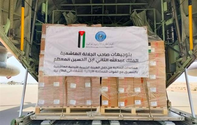 وصول طائرة مساعدات أردنية إلى مطار العريش تمهيدا لنقلها إلى غزة