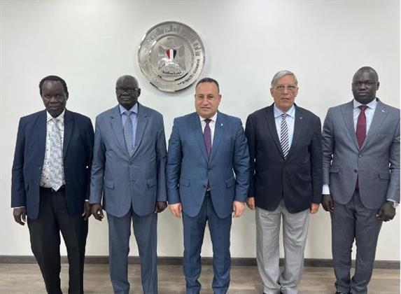رئيس جامعة الإسكندرية يوقع مذكرة تفاهم مع وزير التعليم بجنوب السودان