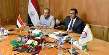 "حازم عمر" يبحث تطبيق منظومة البريد الالكترونى المؤمن بين المصالح الحكومية بقنا  