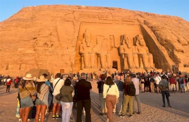 6 آلاف سائح يزورون مدينة أبوسمبل