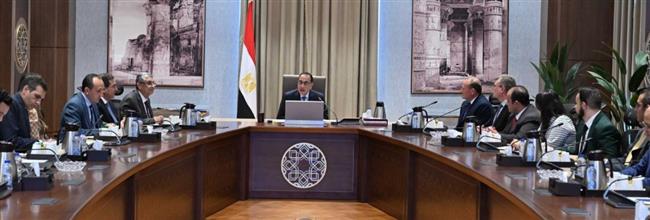 رئيس الوزراء يستعرض دراسة بشأن التحول نحو تقنيات الوقود النظيف وجدواه الاقتصادية