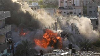   استشهاد 12 فلسطينيًا إثر قصف منزل بغزة.. والاحتلال الإسرائيلي يقصف الجنوب اللبناني