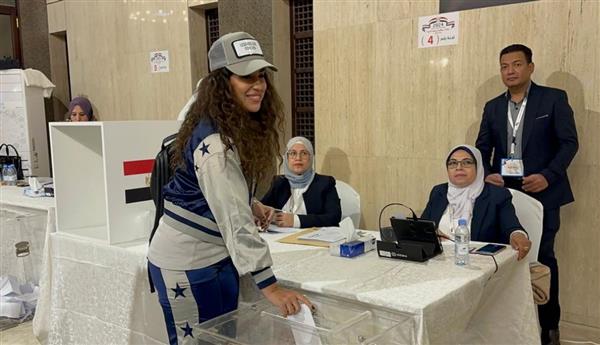 الانتخابات الرئاسية.. الفنانة آيتن عامر تدلي بصوتها في السعودية