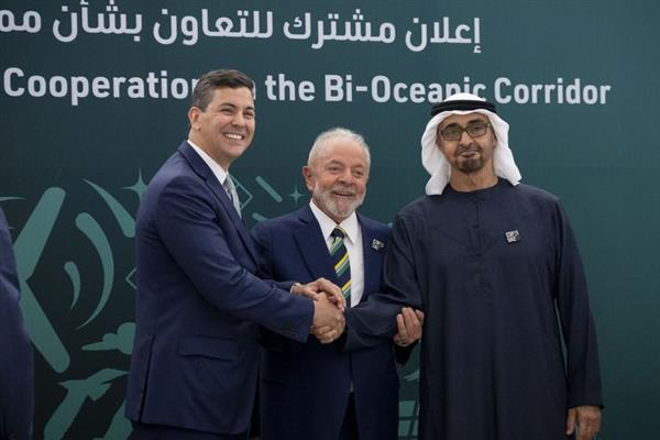 رؤساء الإمارات والبرازيل والباراجواي يشهدون توقيع إعلان للتعاون بشأن "ممر المحيطين"