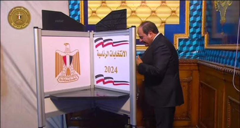 عاجل.. المرشح الرئاسي عبد الفتاح السيسي يدلي بصوته في الانتخابات الرئاسية | بث مباشر