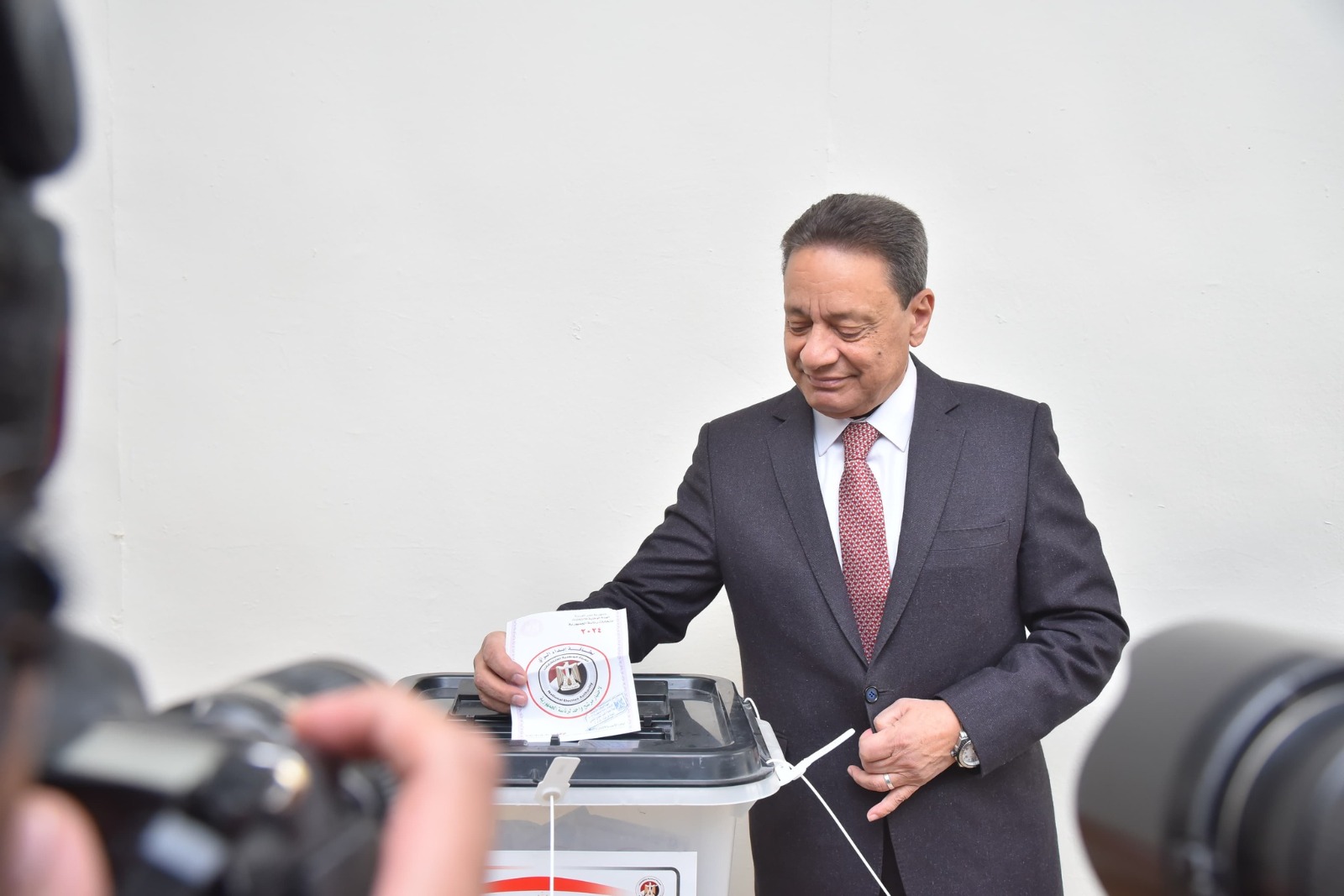 رئيس المجلس الأعلى لتنظيم الإعلام يدلي بصوته في الانتخابات الرئاسية