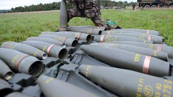 الدفاع الألمانية تعلن أنها ستزود أوكرانيا بـ200 ألف قذيفة مدفعية