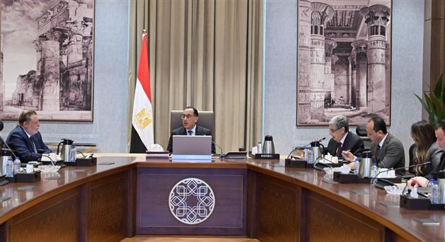 رئيس الوزراء يستعرض موقف مشروعات الطاقة المتجددة