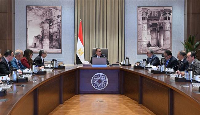 رئيس الوزراء يتابع موقف تخصيص أراضي مشروعات إنتاج الهيدروجين الأخضر