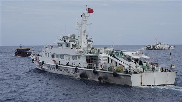 الفلبين تتهم الصين بإطلاق مدافع مياه على سفينتين تابعتين لها