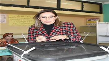   وزيرة الثقافة تدلي بصوتها في الانتخابات الرئاسية 