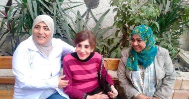 الفنانة سميرة محسن تدلي بصوتها في انتخابات الرئاسة
