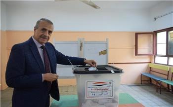   رئيس «التعبئة العامة والإحصاء» يدلي بصوته في الانتخابات الرئاسية