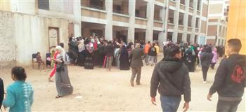   إقبال المواطنين في حدائق حلوان للتصويت في الانتخابات الرئاسية 