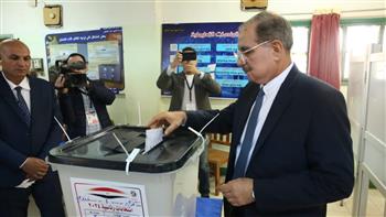   محافظ كفر الشيخ يدلي بصوته في الانتخابات الرئاسية بلجنة الوافدين