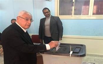   المستشار عدلي منصور يدلي بصوته بمقر لجنته في الانتخابات الرئاسية