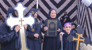   مسلمون ومسيحيون.. قرية الدير بإسنا يهتفون "تحيا مصر" أمام لجان الانتخابات الرئاسية