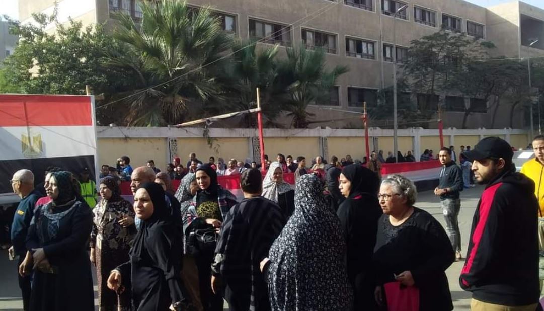 الانتخابات الرئاسية.. توافد المواطنين فى حي الزاوية على لجان الاقتراع