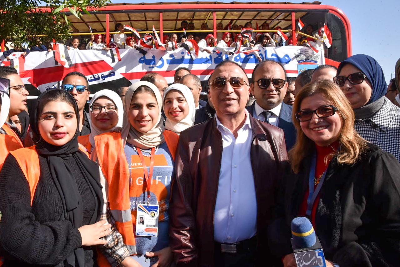 محافظ الإسكندرية يتفقد عملية الانتخابات الرئاسية بمنطقة بشاير الخير2