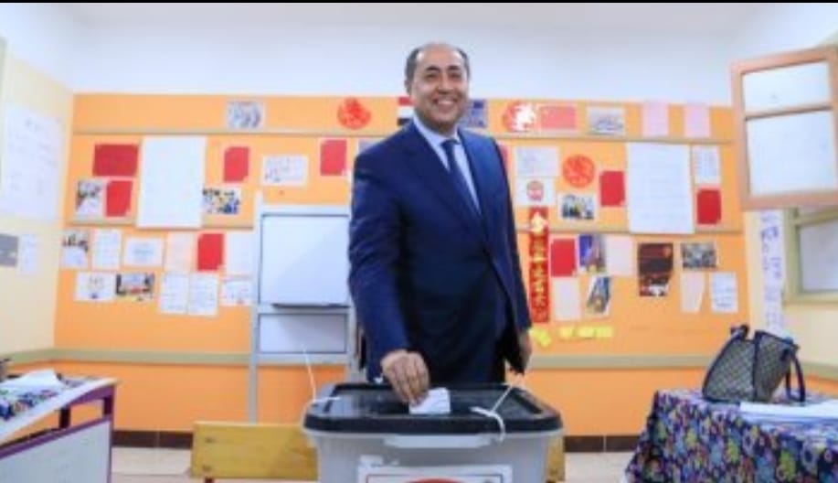 حسام زكي بعد إدلائه بصوته: الانتخابات الرئاسية رسالة قوية بوحدة الجبهة الداخلية