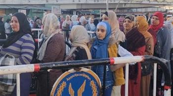   تواجد كثيف للمواطنين أمام لجان الاقتراع بالحي العاشر وزهراء مدينة نصر