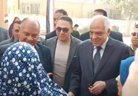الانتخابات الرئاسية.. محافظ الجيزة يتفقد لجنة مدرسة أبو النمرس المشتركة