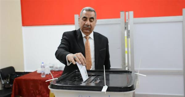 رئيس مصلحة الضرائب يدلي بصوته في انتخابات الرئاسة 2024