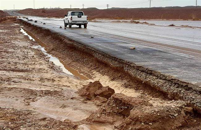 بسبب السيول.. غلق طريقي قفط - القصير الصحراوي