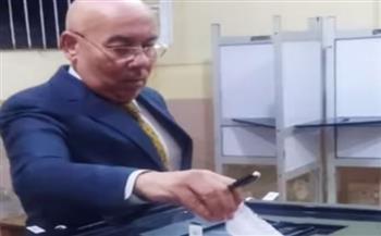 رئيس اتحاد الكاراتيه يدلى بصوته في انتخابات الرئاسة