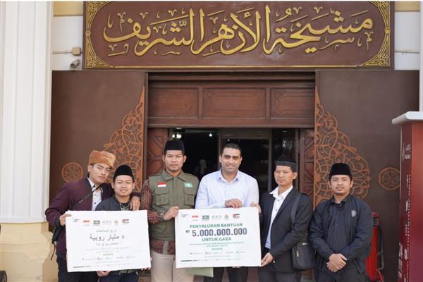 "نهضة العلماء بإندونيسيا" تتبرع لـ"بيت الزكاة والصدقات" لدعم فلسطين