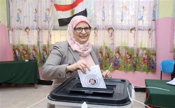   رئيس هيئة التنمية الصناعية تدلي بصوتها في الانتخابات الرئاسية بالقاهرة الجديدة