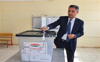   رئيس مجلس إدارة الهيئة القومية للبريد يدلي بصوته في الانتخابات الرئاسية
