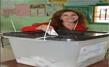   نادية مصطفى تدلي بصوتها في الانتخابات الرئاسية