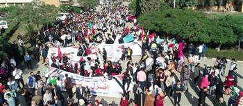   انزل شارك صوتك هيوصل.. مسيرة حاشدة لطلاب من أجل مصر بجامعة المنصورة 