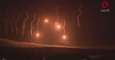 جيش الاحتلال يطلق العشرات من القنابل المضيئة على شمال قطاع غزة